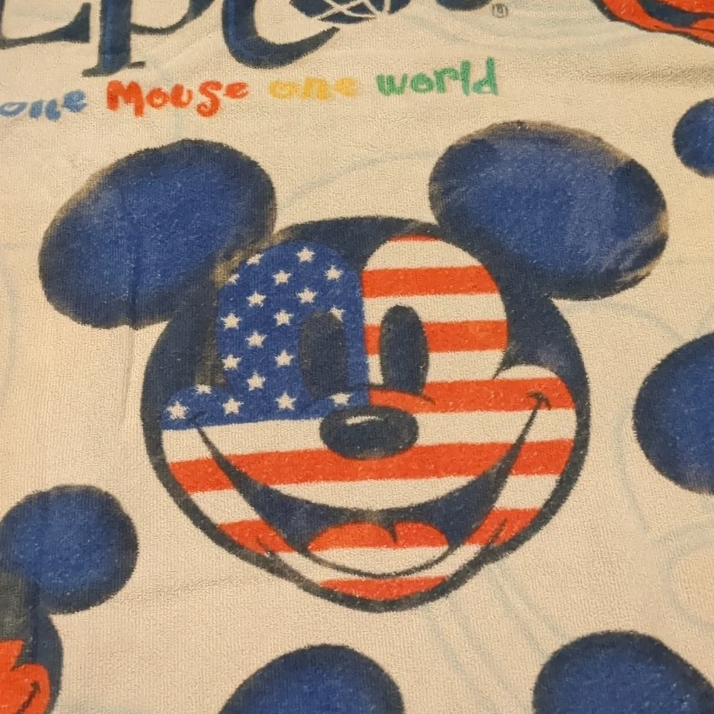 Disney Parks Original Souvenir Epcot One Mouse One World Beach Towel